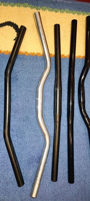 Vários guiadores bicicletas btt