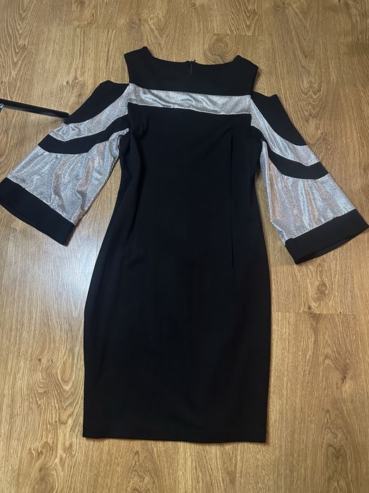 Плаття  з четвертним рукавом, оголеними плечиками.