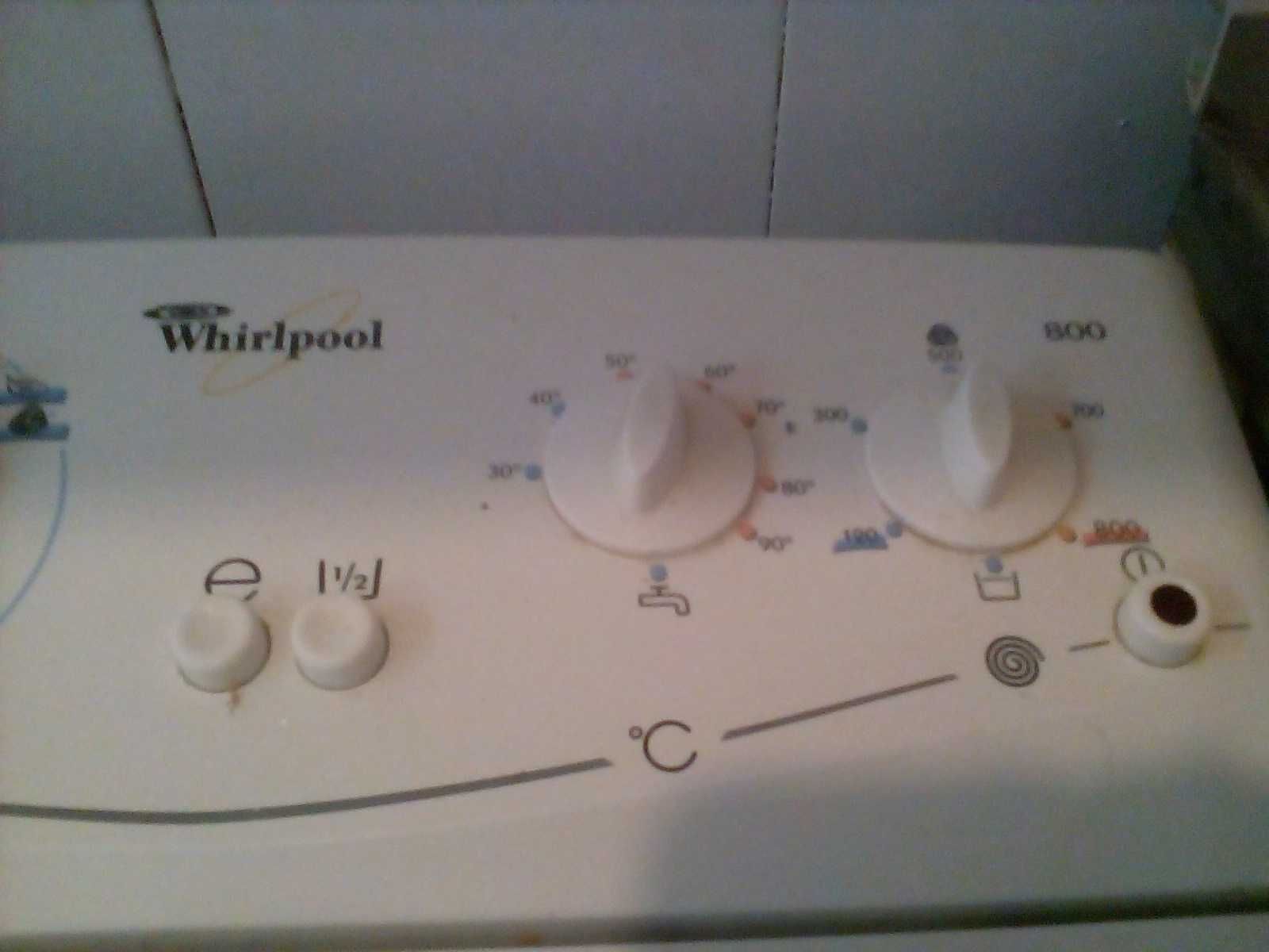 Стиральная машина Whirlpool AWG 681 . Вертикальная загрузка . 40 см.