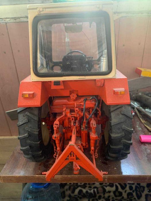 Коллекционная модель трактора ЮМЗ-6А маштабная, металл