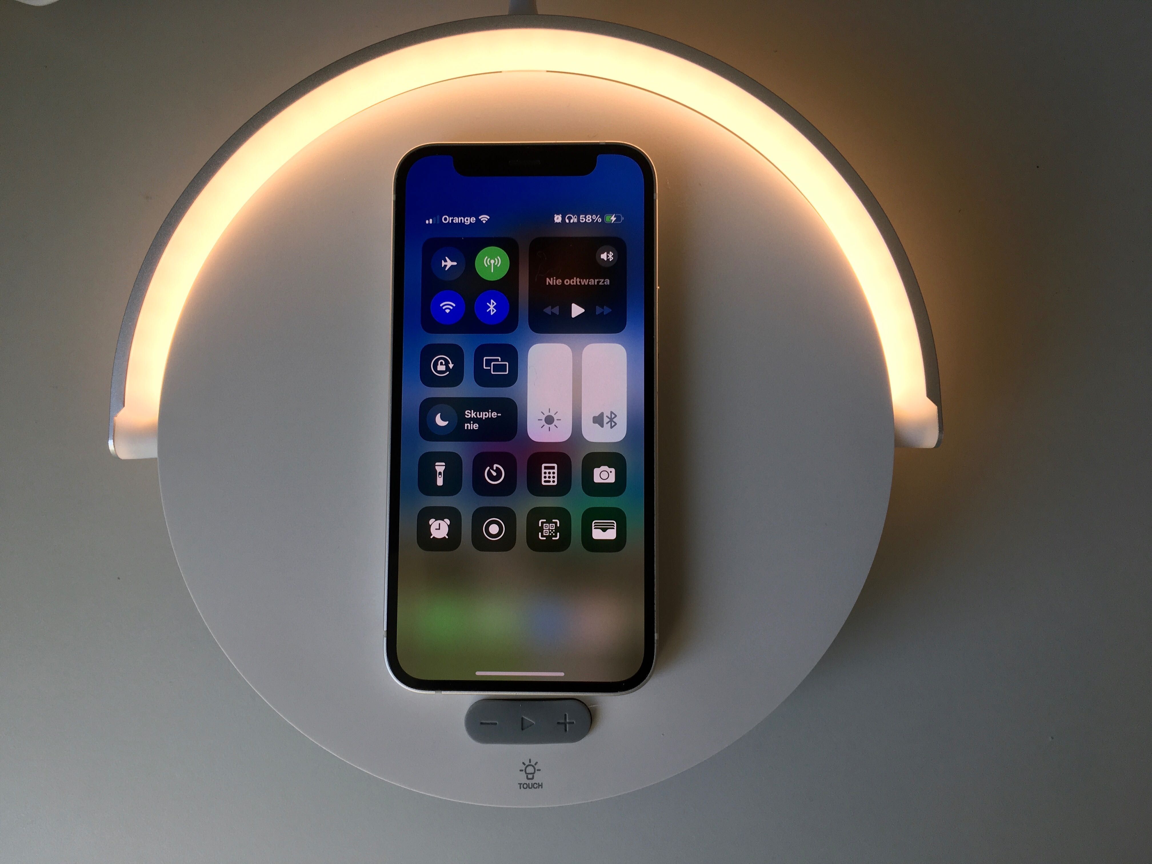 Głośnik bezprzewodowy + ładowarka + lampa LED