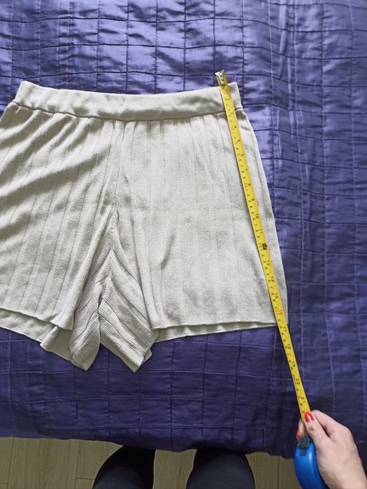 Spodenki XL. Rozciągliwe, luźne.