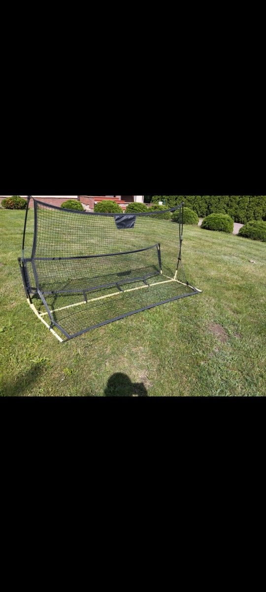 Rebounder trenażer piłkarski