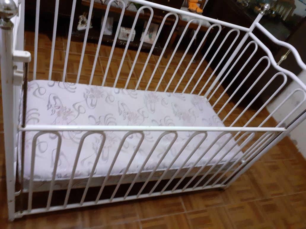 Cama de ferro para bebé