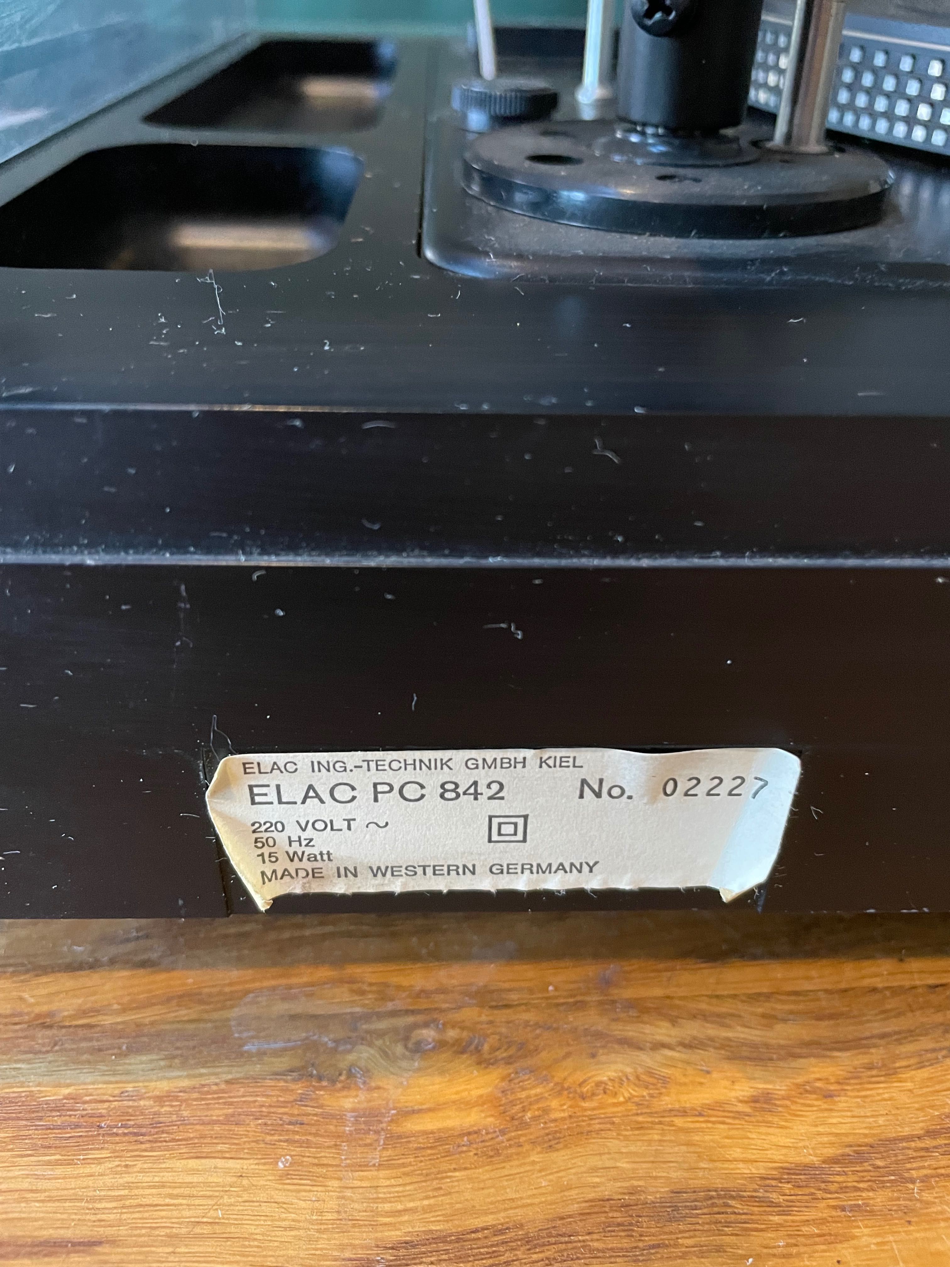 Gramofon ELAC 842