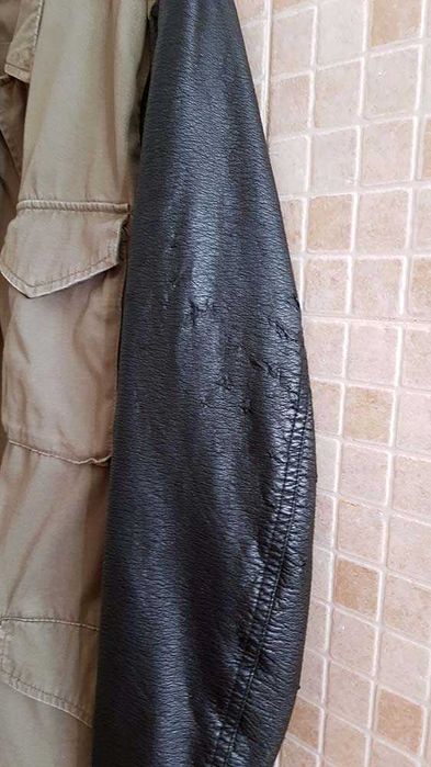 Blusão motorbike verde cáqui com mangas em napa preta vários bolsos