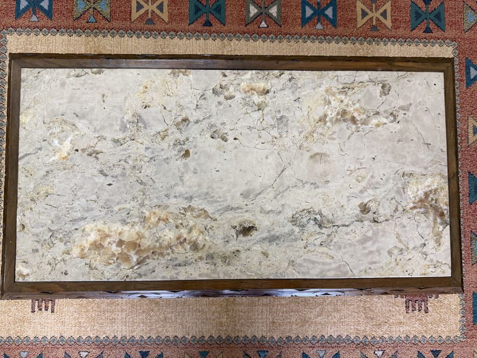 2 Sofás/Poltronas em Pele e Mesa Centro em Pedra– Bom Estado!