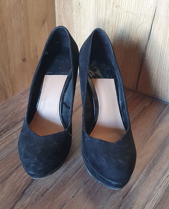 Korutny czarne Stradivarius 37