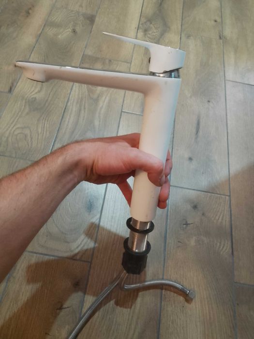 Bateria umywalkowa stojąca wysoka