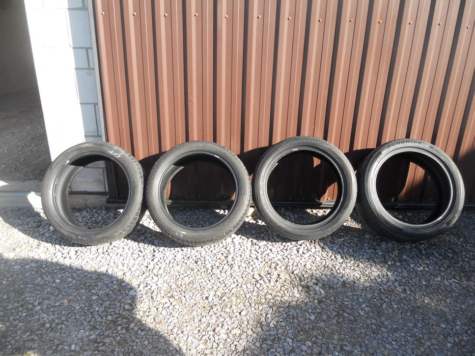 Sprzedam opony 225/45 R18.