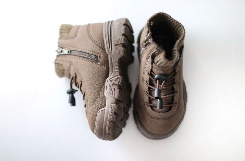 Sneakersy, śniegowce, buty zimowe, kalosze, sandały