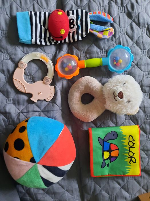 Zabawki, grzechotki, miękka piłka