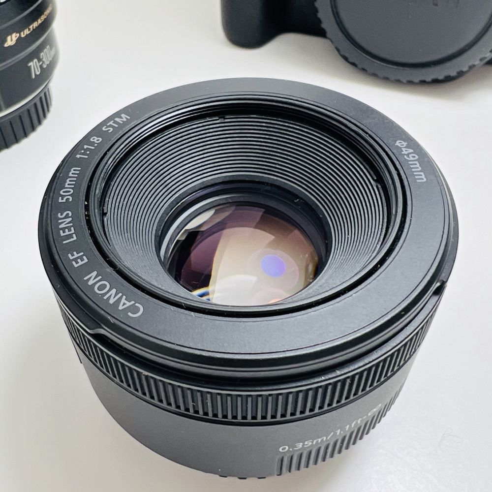 Canon EOS 200D + 50mm + 18-55mm+ 70-300mm + Flash Speedlite