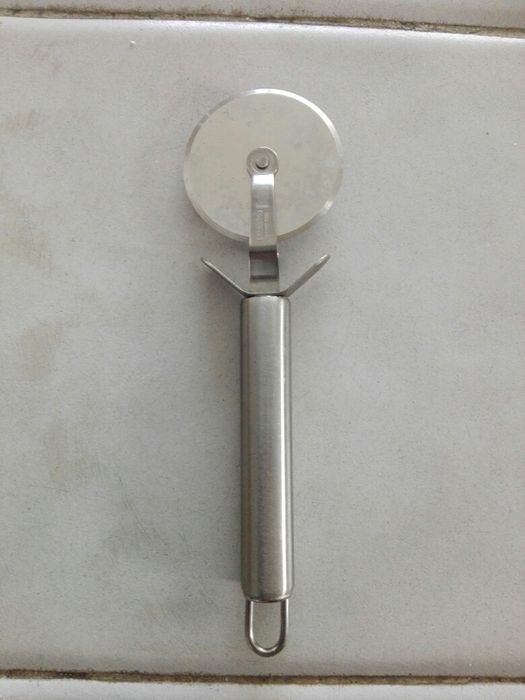 Nóż do pizzy. Nowy.