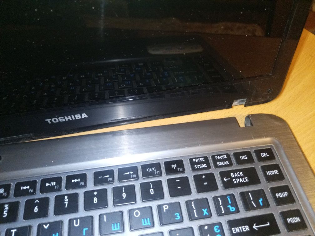Toshiba satellite u845( core i5/4/ssd32