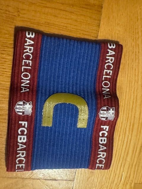 opaska kapitańska i szalik Barcelony