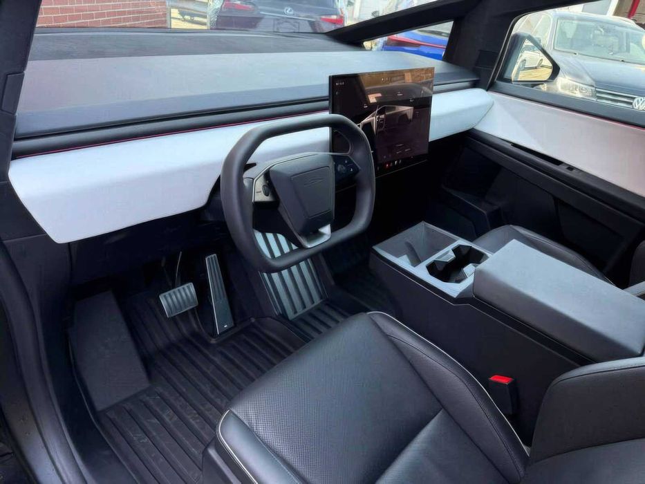 Tesla Cybertruck      2024