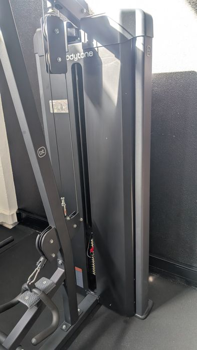 Latpulldown / cable row machine bodytone linha profissional