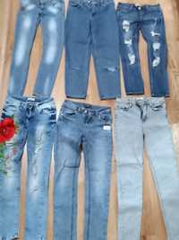 Різні жіночі джинси.