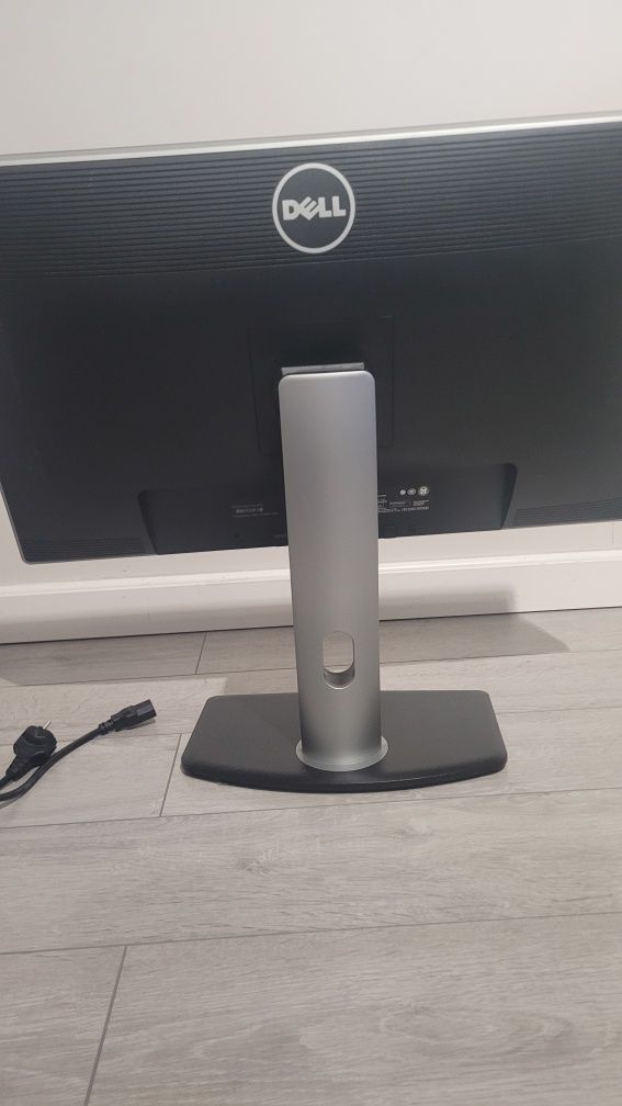 Noga Monitor 27" Dell U2713HMT  2560 x 1440 px IPS/PLS rozdzielczość 2