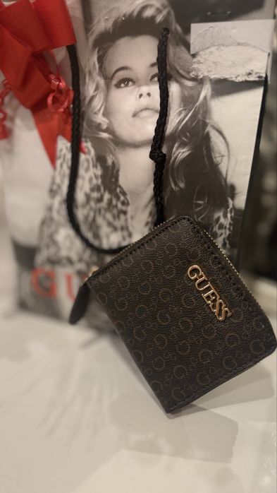 Carteira original da GUESS