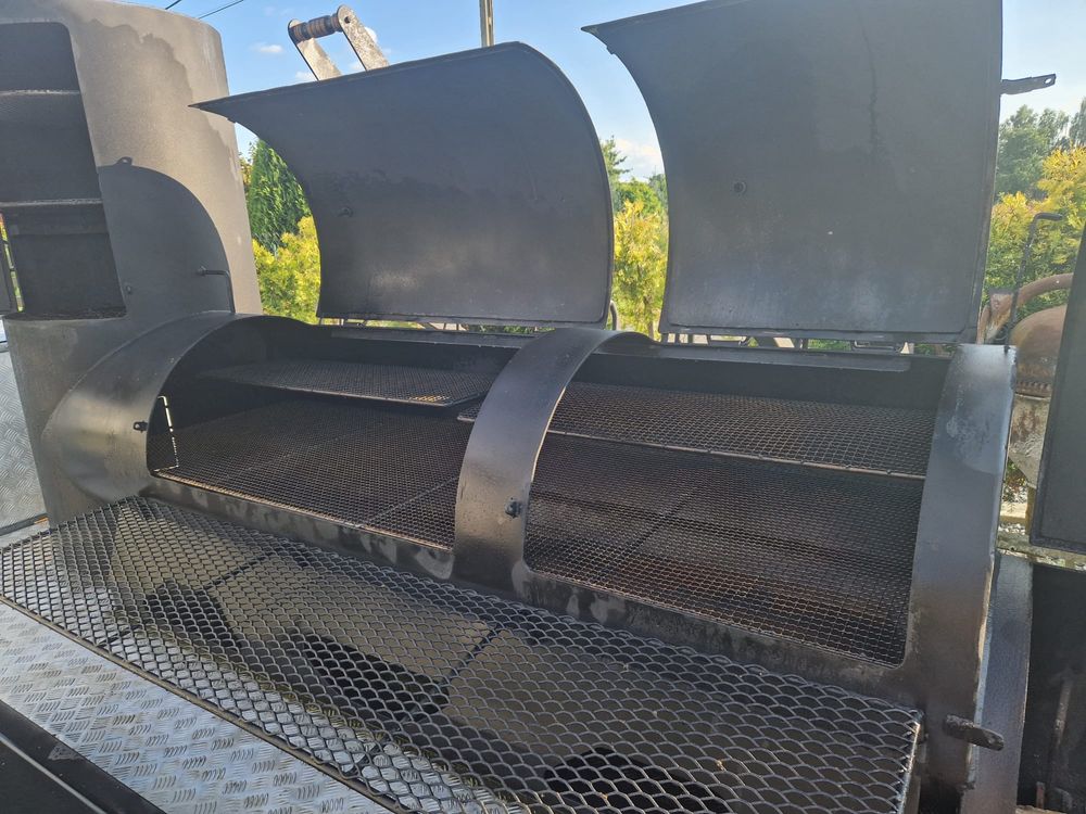 Grill na przyczepie Smoker