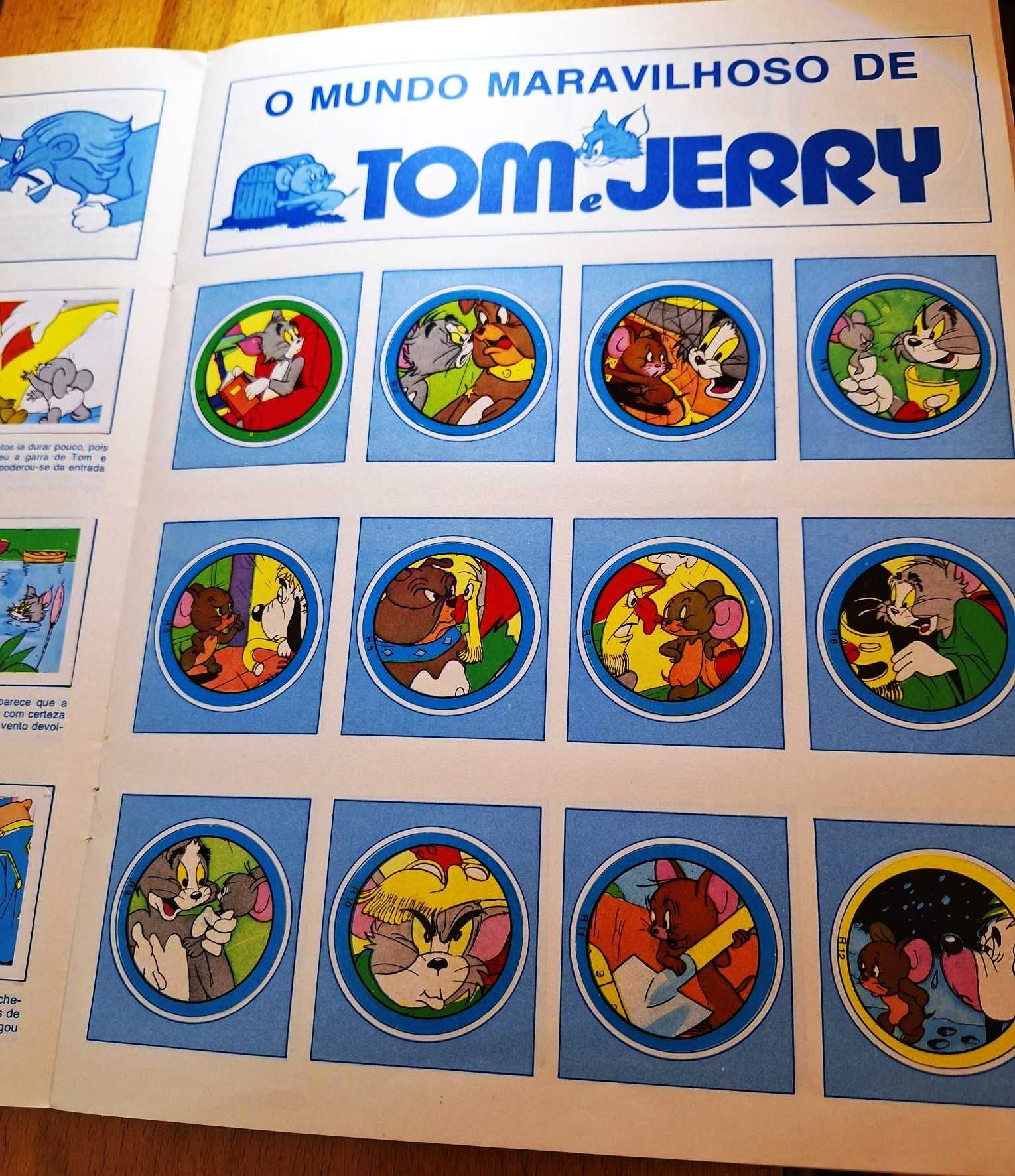 Caderneta com 180 cromos Tom e Jerry, completa