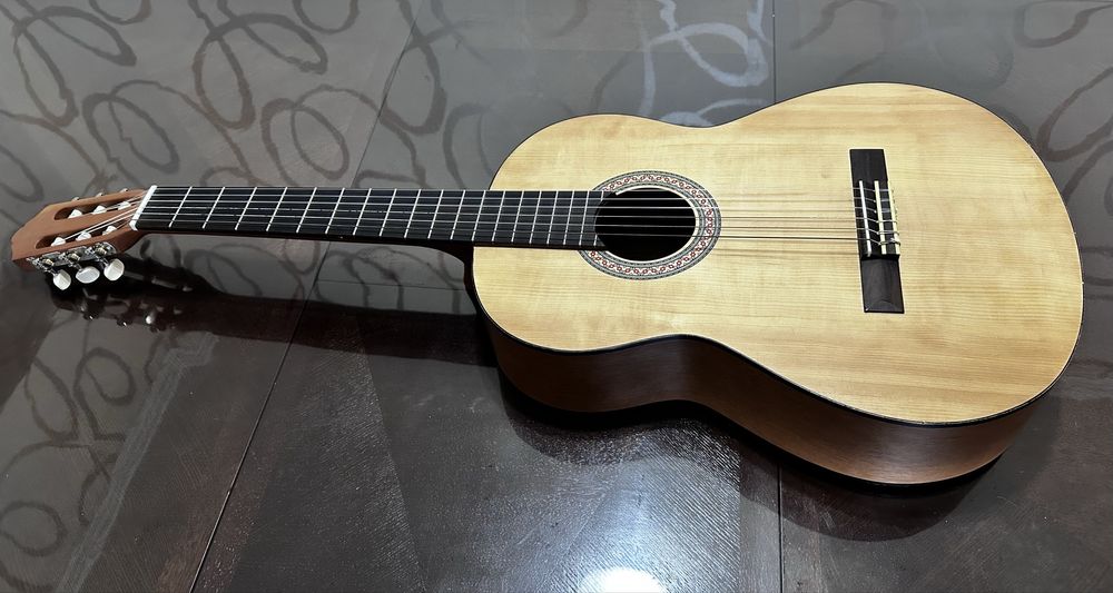 Продам гітару YAMAHA C40M