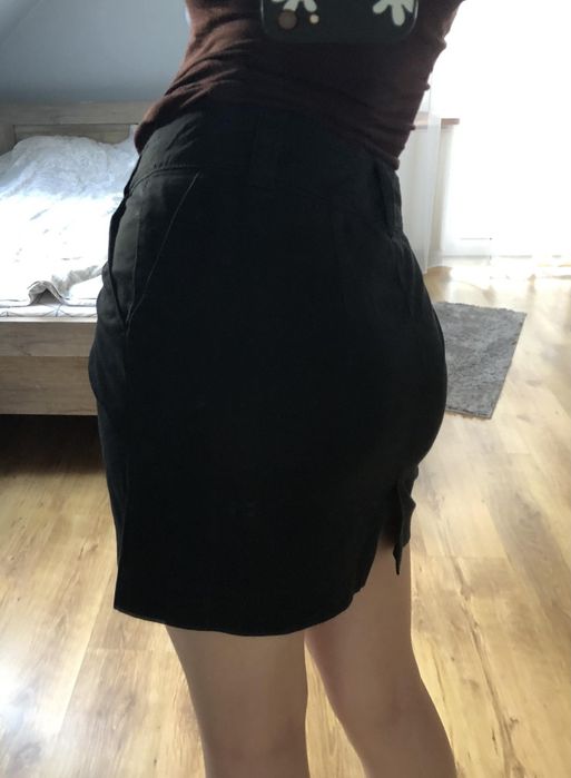 Czarna spodnica Reserved 42