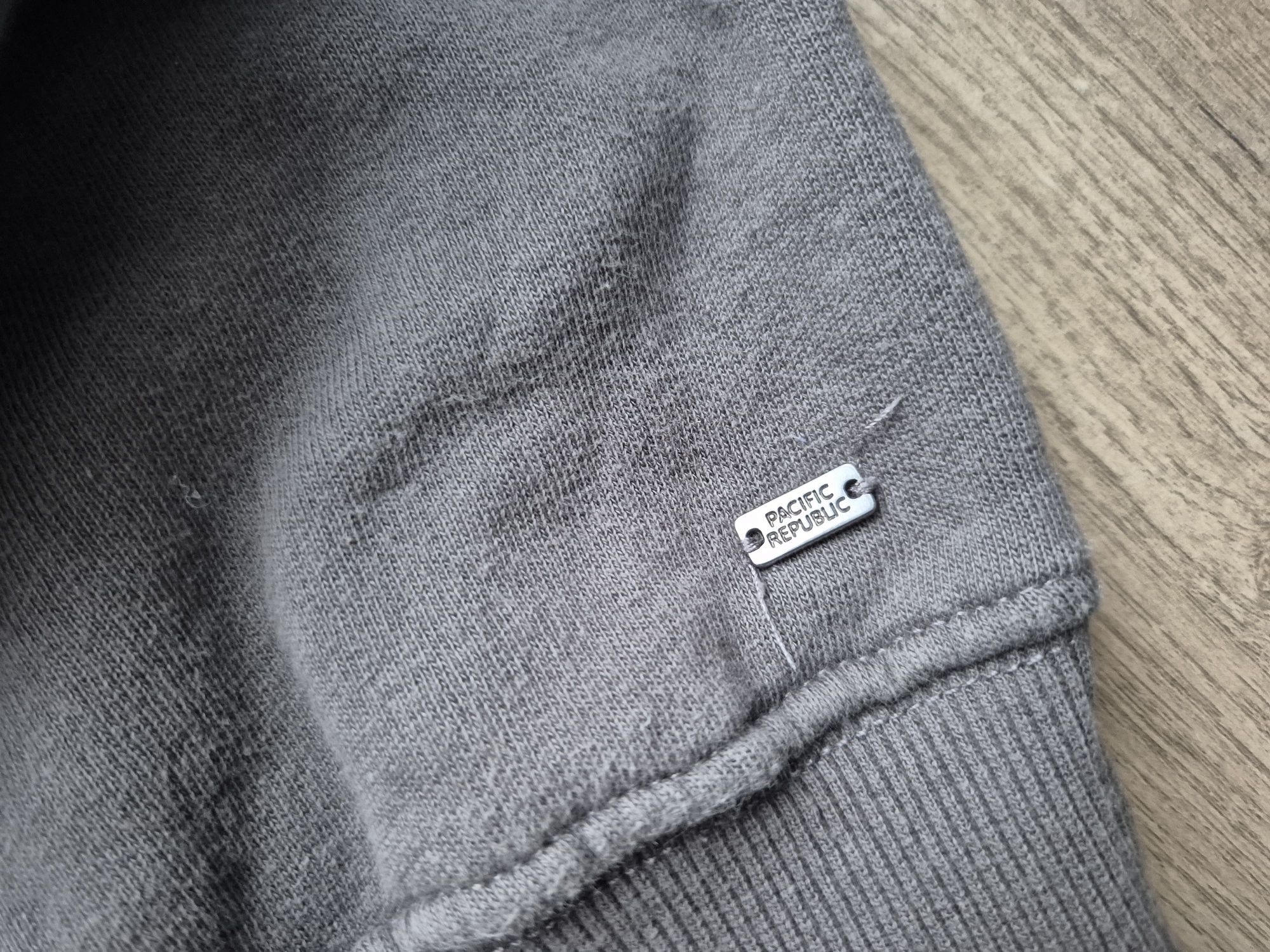 Bluza damska Pacific Republic Pull&Bear M
Krótki szeroki fason
Normaln