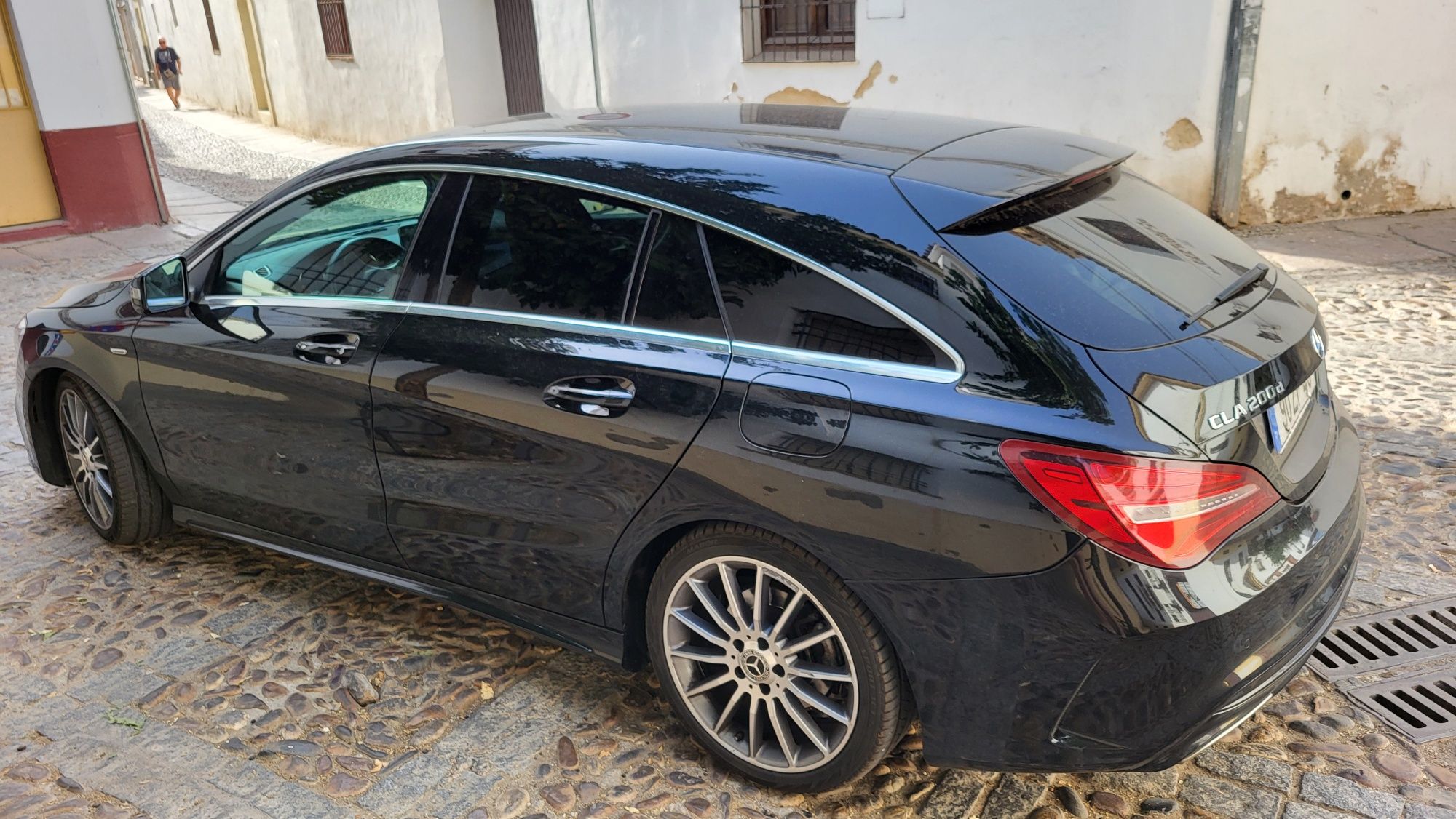 Mercedes Benz CLA200