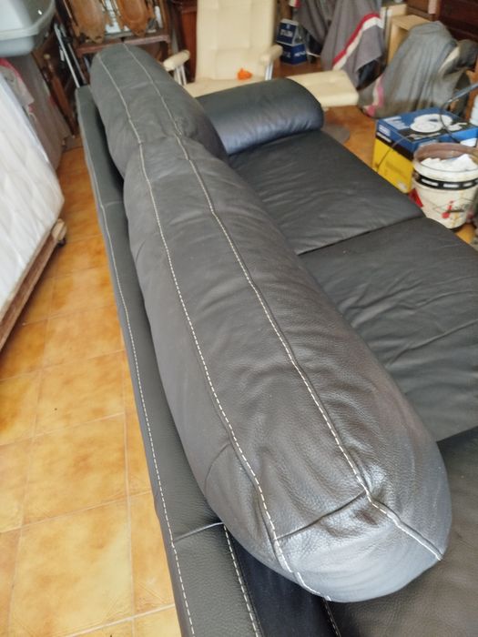 Sofá de pele preta