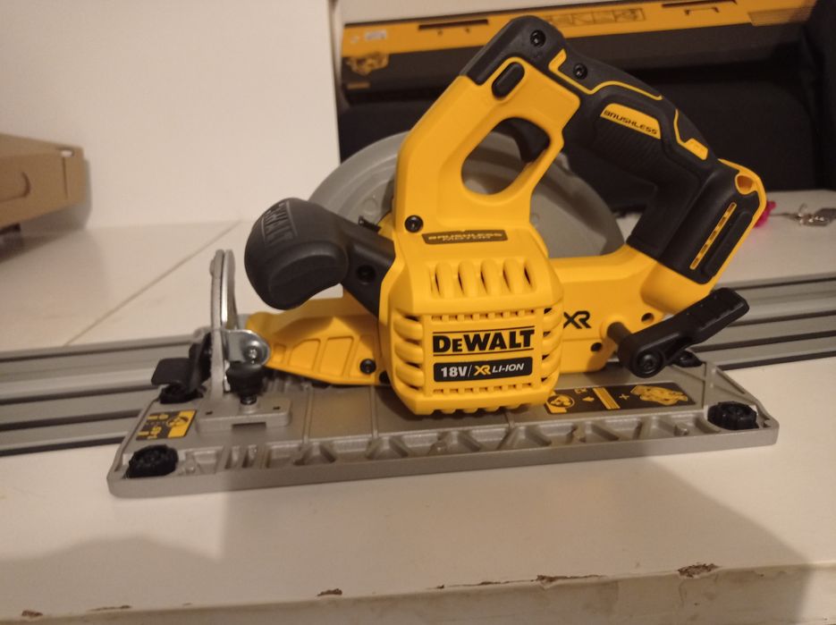 DeWalt DCS572 N, пила дискова, акумуляторна , безщіткова, під