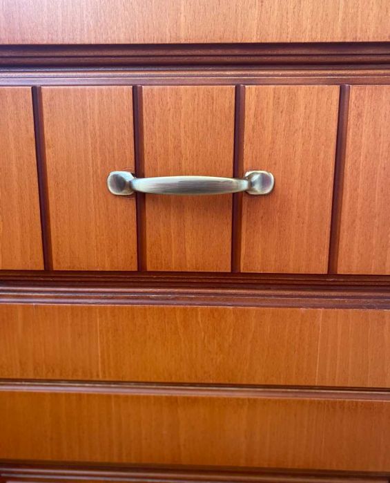 Цену снижено! Продам хорошую тумбу из дерева для кухни / гостиной