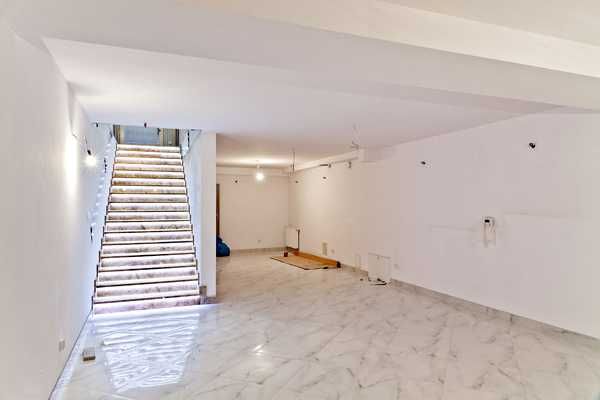Brzesko–lokal 110m² parter, parking, tania eksploatacja, magazyn,biuro