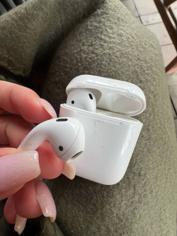 Airpods 2 оригінал в гарному стані