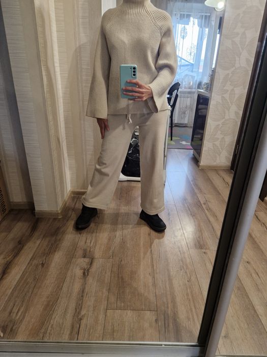 Трикотажний брючний костюм