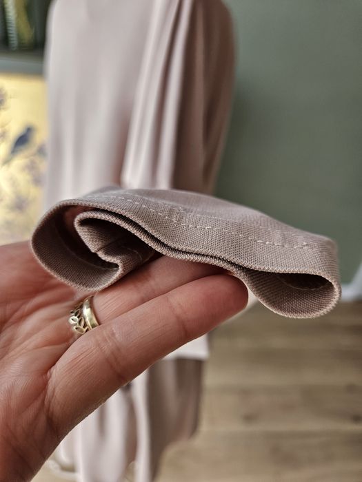 Urocza sukienka damska z gumką w pasie - Made in Italy! Nude uniwersal