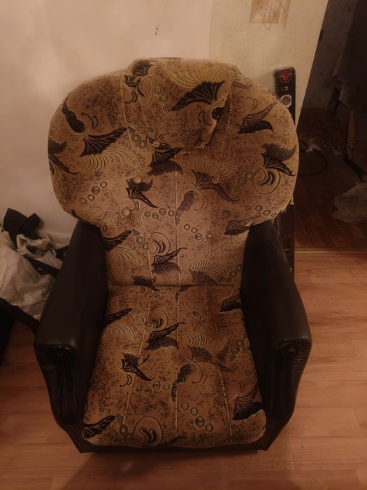 Продам 2 кресла.