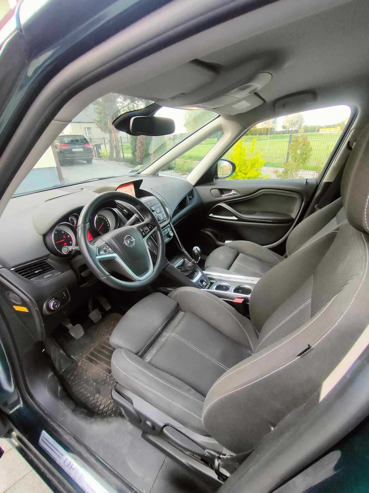 OPEL ZAFIRA Tourer 7osobowy 2.0 CDTI z 2014 roku, bagażnik rowerowy