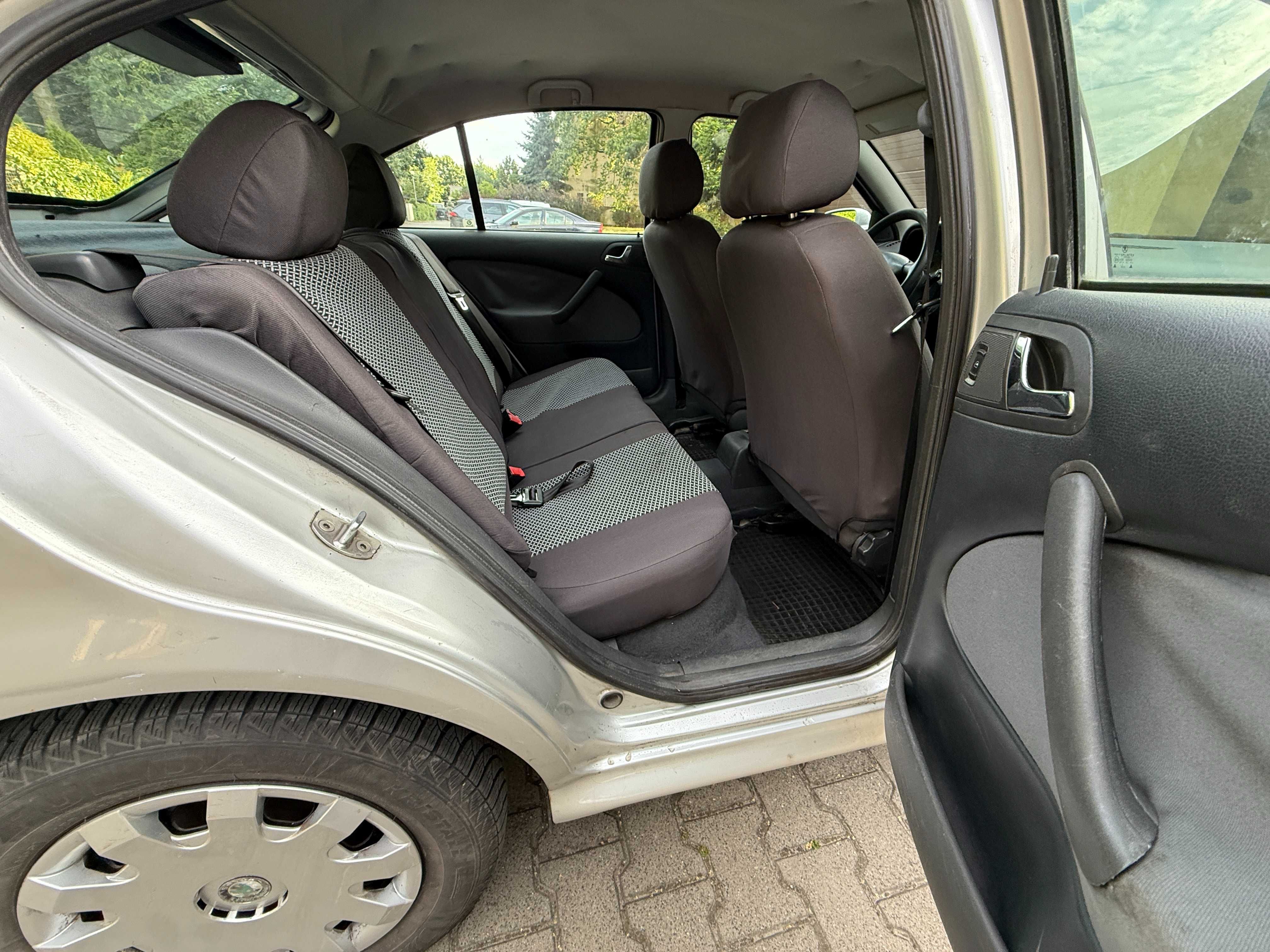 Skoda Octavia hatchback 1.6 SR 101KM 2002r. Zadbany