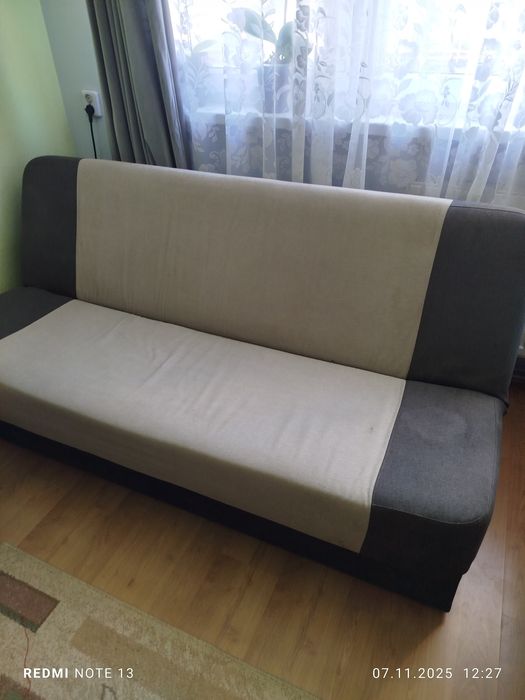Oddam za darmo kanapę rozkładaną z pojemnikiem na pościel.