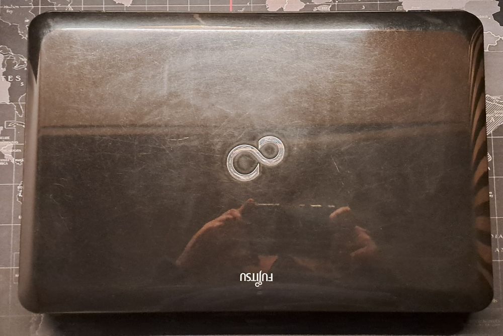 Laptop Fujitsu AH531