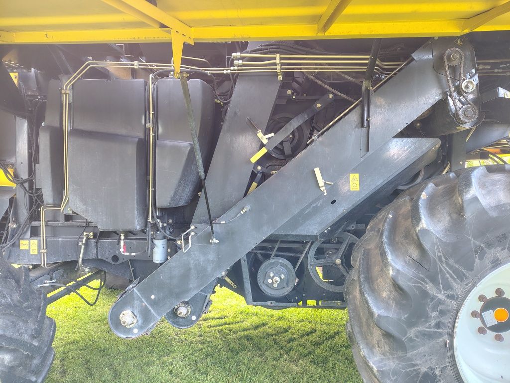 Kombajn New Holland CSX 7040 z Niemiec