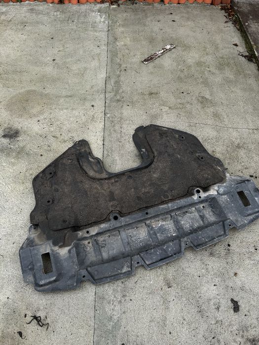 Lexus Is200 osłona silnika i skrzyni biegow