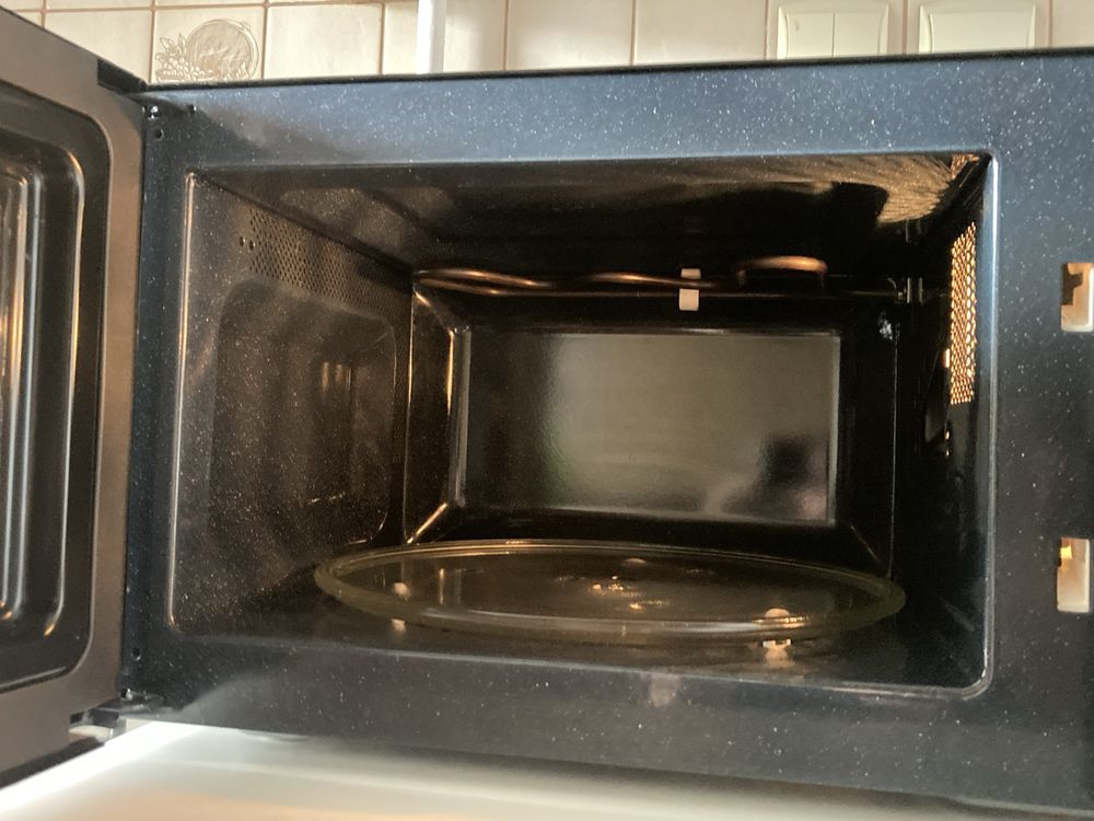 Mikrofalówka  Samsung z grillem z gwaranvją rozruchową .