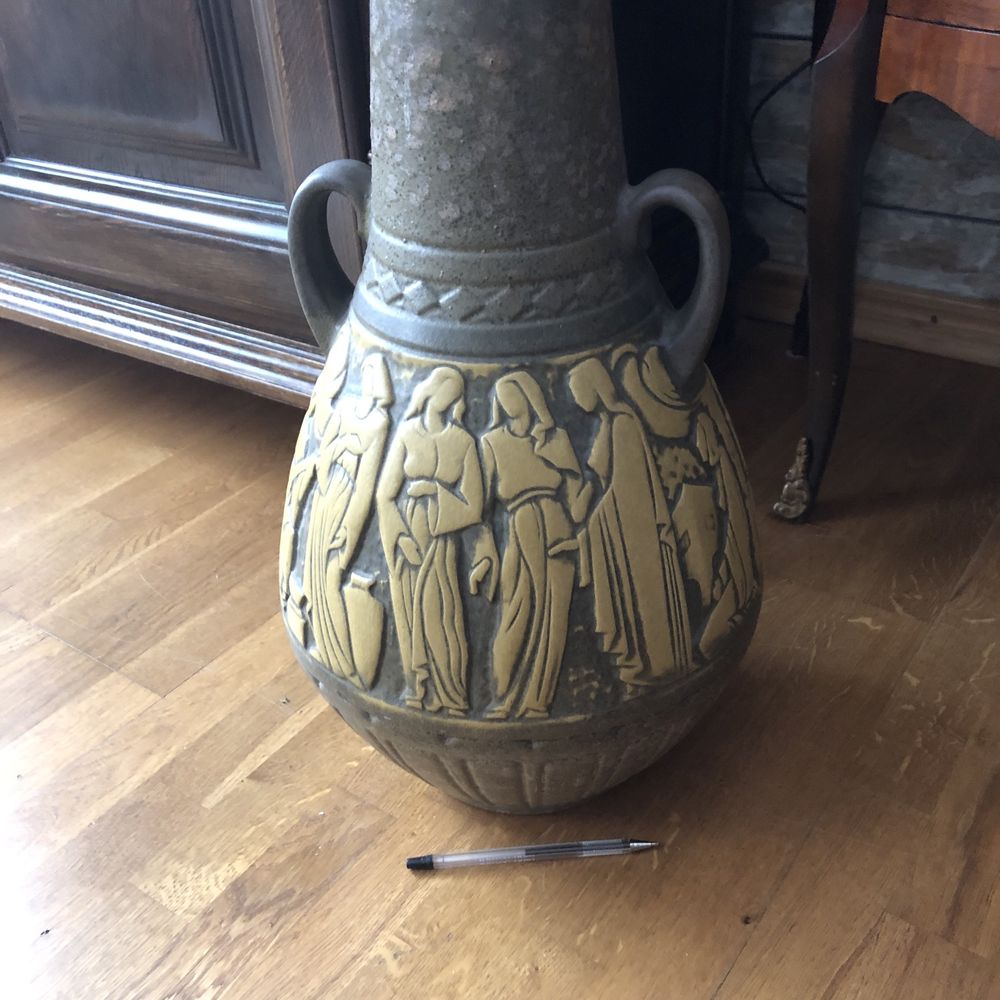 Stary niemiecki wazon w stylu greckim