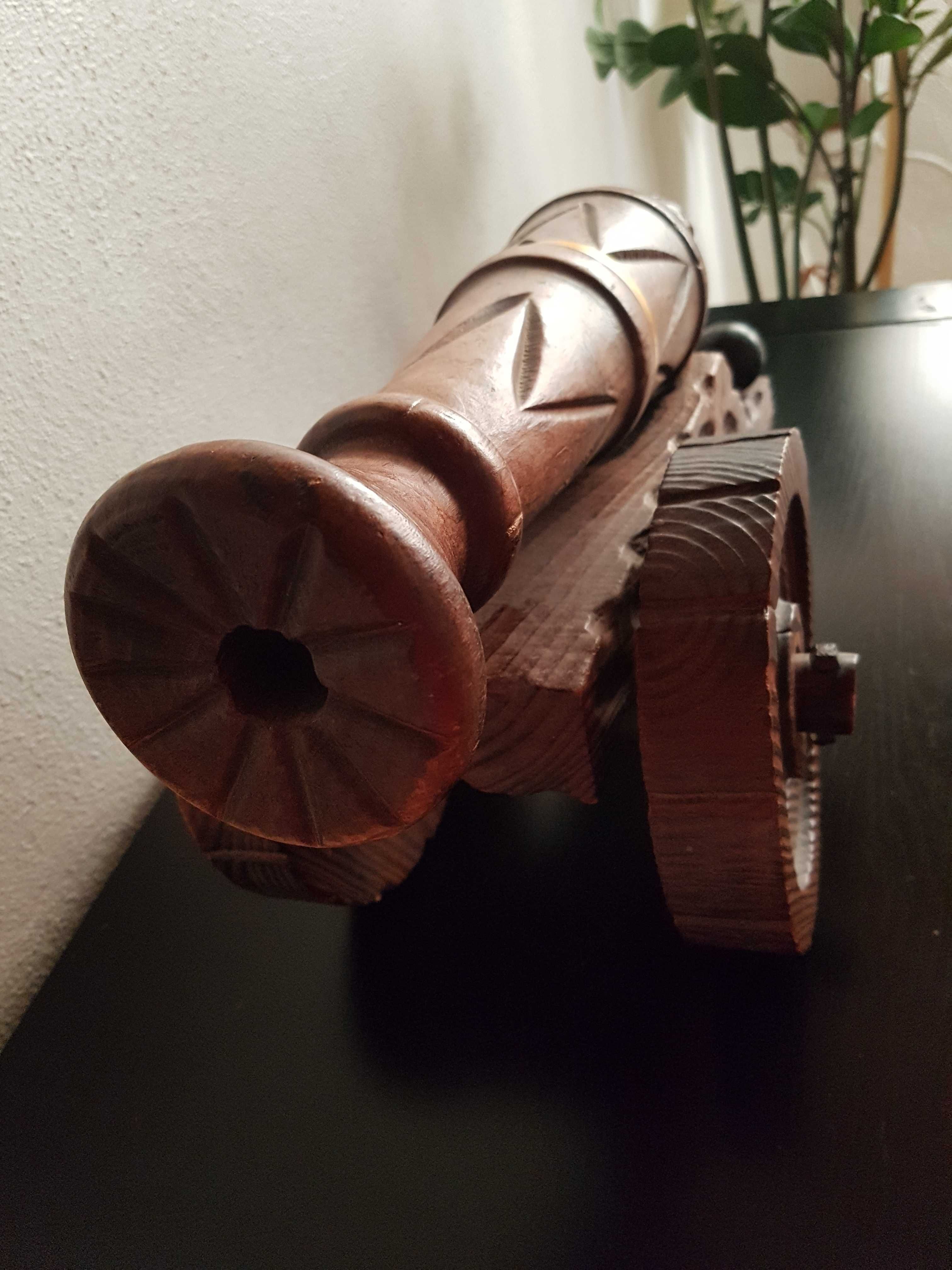 canhão decorativo em madeira