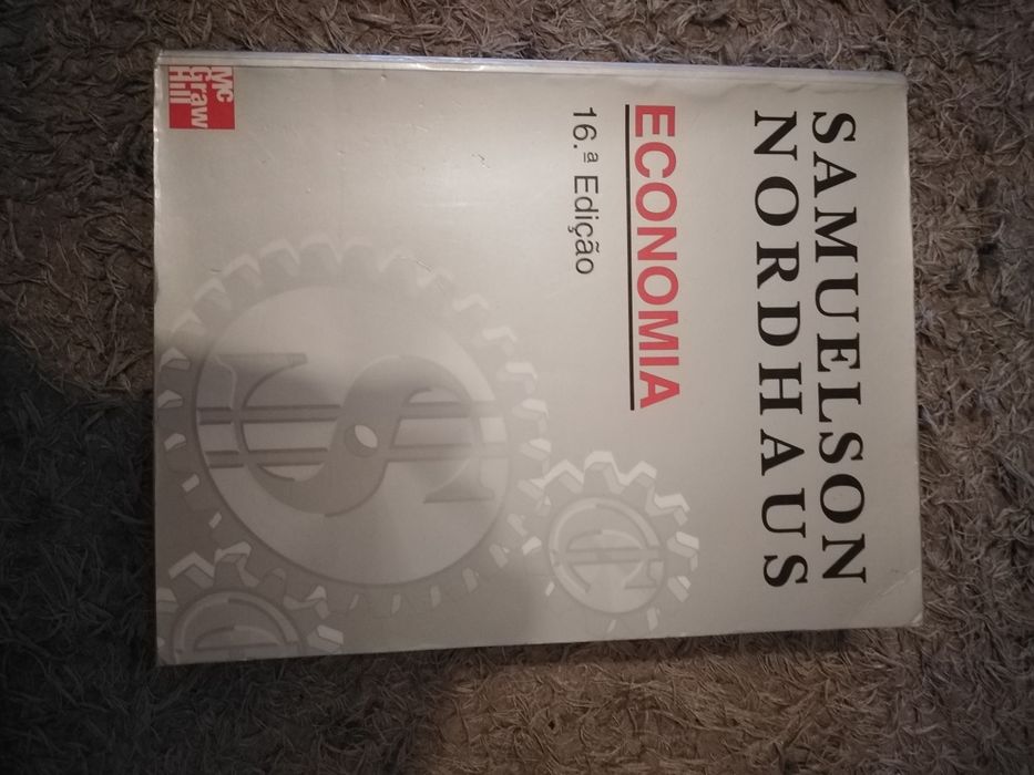 Livros de direito e economia