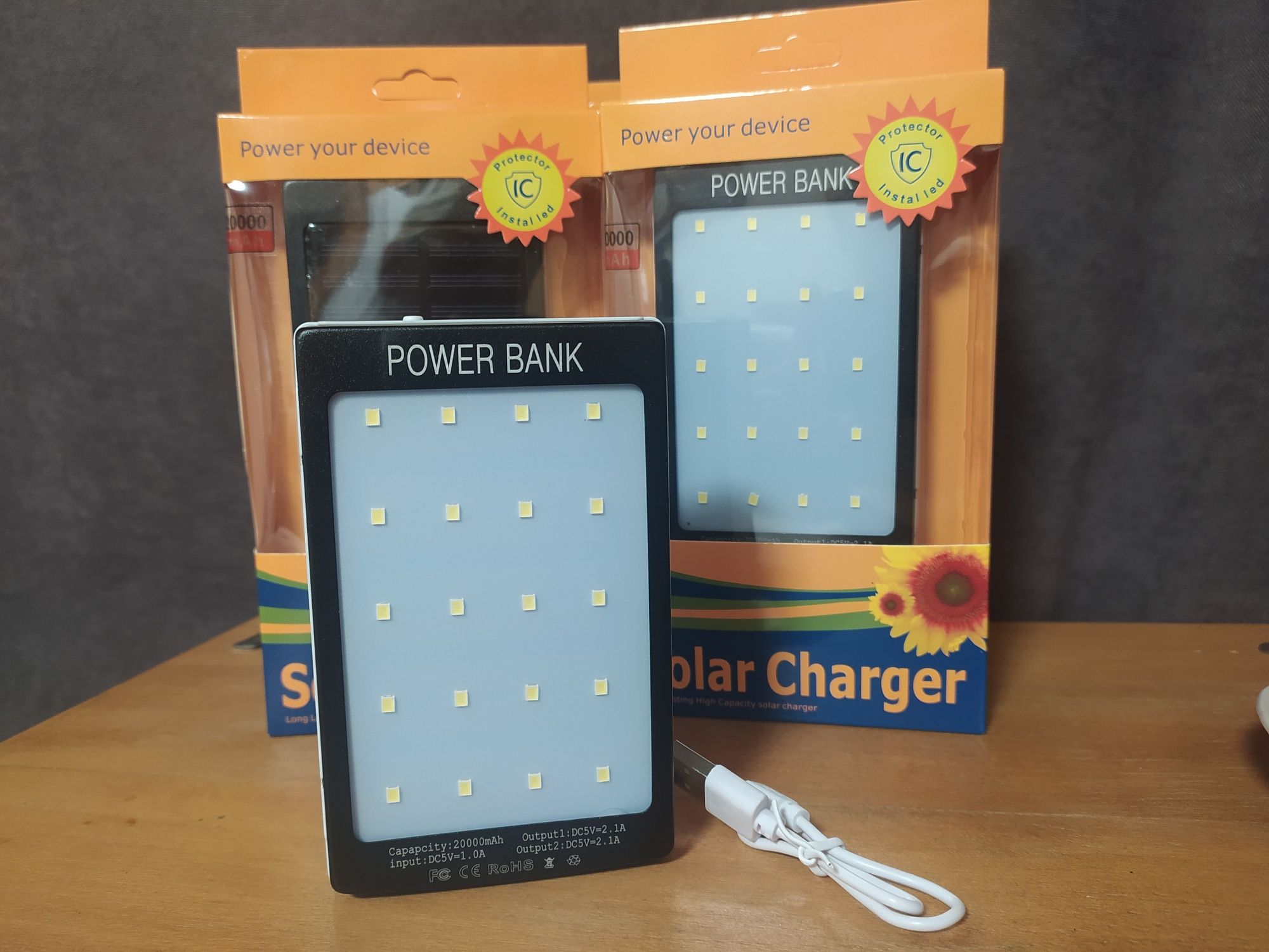 Павербанк Solar Charger 10000 mAh з ліхтариком і сонячною панеллю